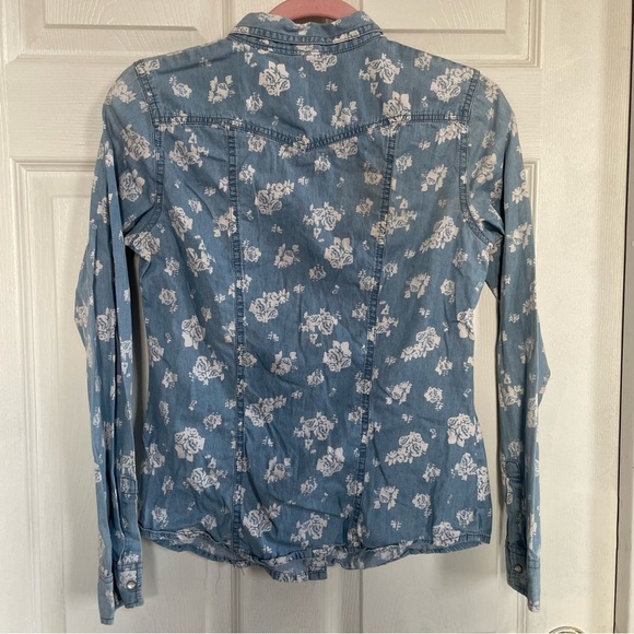 ⭐️(M) forever 21| floral denim button down - Picture 2 of 4